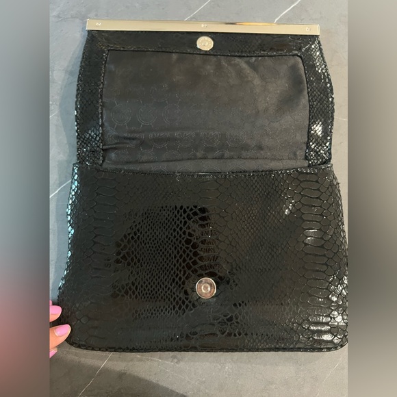 Michael Kors snake print clutch with strap - Picture 2 of 5